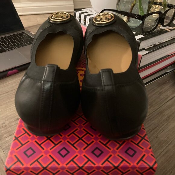 AUTHENTIC Tory Burch Caroline 2 Ballet Flats - Picture 2 of 4